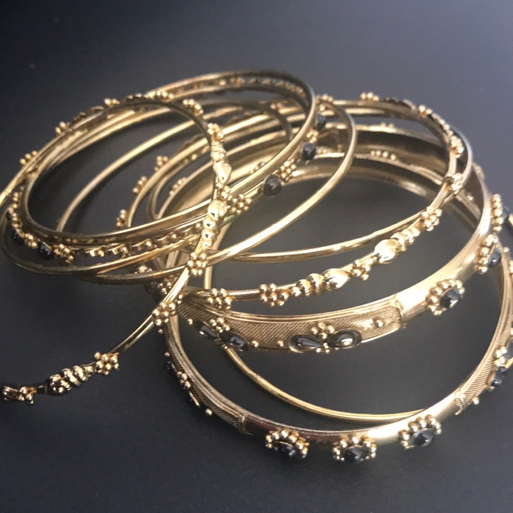Awesome Black and Gold Bangle Set